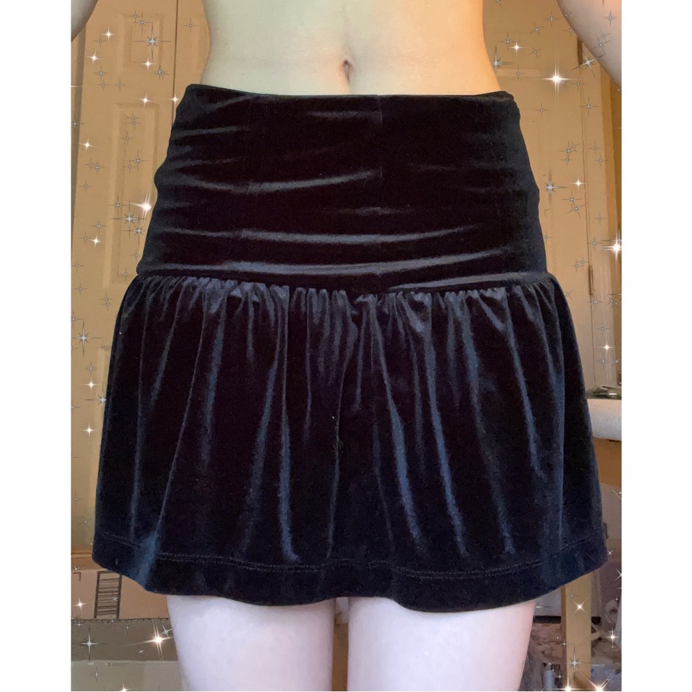 Black mini skirt forever 21 brand soft and fitting
